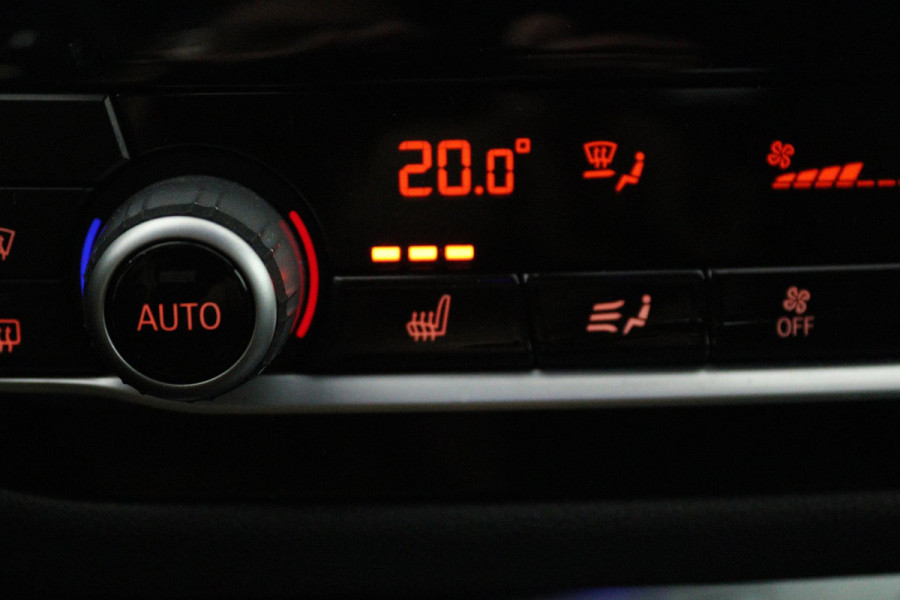 BMW X3 XDrive20i High Executive (PANORAMADAK, TREKHAAK, SFEER, NAVIGATIE, STOELVERWARMING, AUTOMAAT, DEALER ONDERHOUDEN)