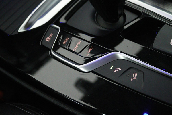 BMW X3 XDrive20i High Executive (PANORAMADAK, TREKHAAK, SFEER, NAVIGATIE, STOELVERWARMING, AUTOMAAT, DEALER ONDERHOUDEN)