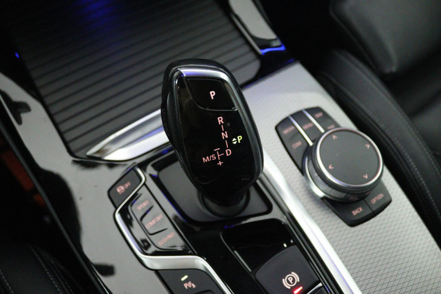 BMW X3 XDrive20i High Executive (PANORAMADAK, TREKHAAK, SFEER, NAVIGATIE, STOELVERWARMING, AUTOMAAT, DEALER ONDERHOUDEN)