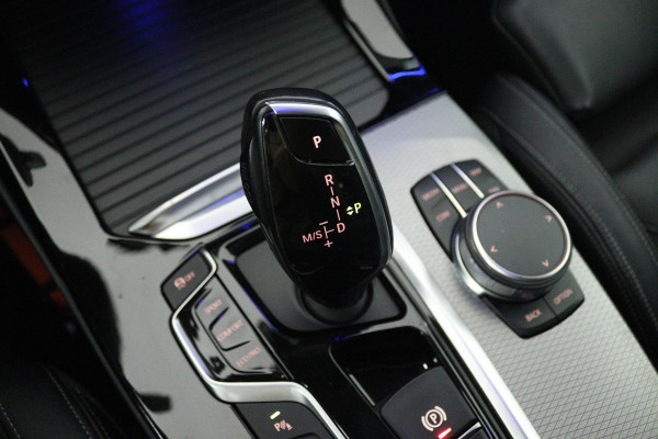 BMW X3 XDrive20i High Executive (PANORAMADAK, TREKHAAK, SFEER, NAVIGATIE, STOELVERWARMING, AUTOMAAT, DEALER ONDERHOUDEN)