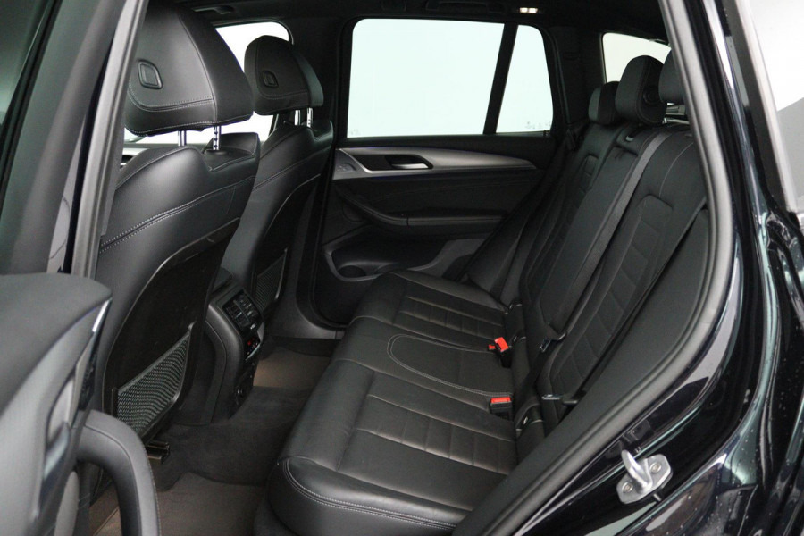 BMW X3 XDrive20i High Executive (PANORAMADAK, TREKHAAK, SFEER, NAVIGATIE, STOELVERWARMING, AUTOMAAT, DEALER ONDERHOUDEN)