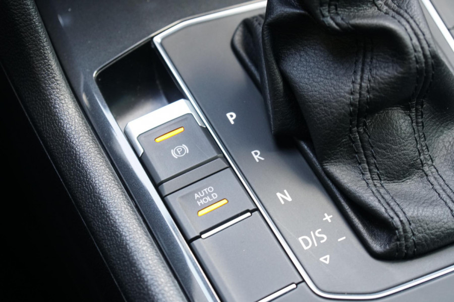 Volkswagen Tiguan 1.4 TSI ACT Highline AUT. + CAMERA / TREKHAAK / VIRTUAL COCKPIT / 1e EIGENAAR