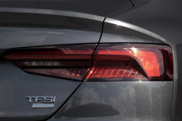 Audi A5 Sportback 2.0 TFSI MHEV Sport S-line Edition | S-LINE INTERIEUR | STOELVERWARMING | NAVIGATIE | AFGEVLAKT SPORTSTUUR