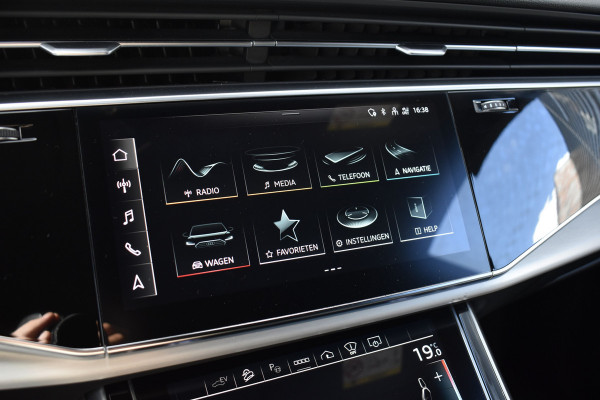Audi Q8 55 TFSI e Quattro Pro Line S | ACC | RS-Seats | Head-Up | B&O | Softclose | 22'' Velgen | Stuurverwarming | Matrix | Nachtzicht |