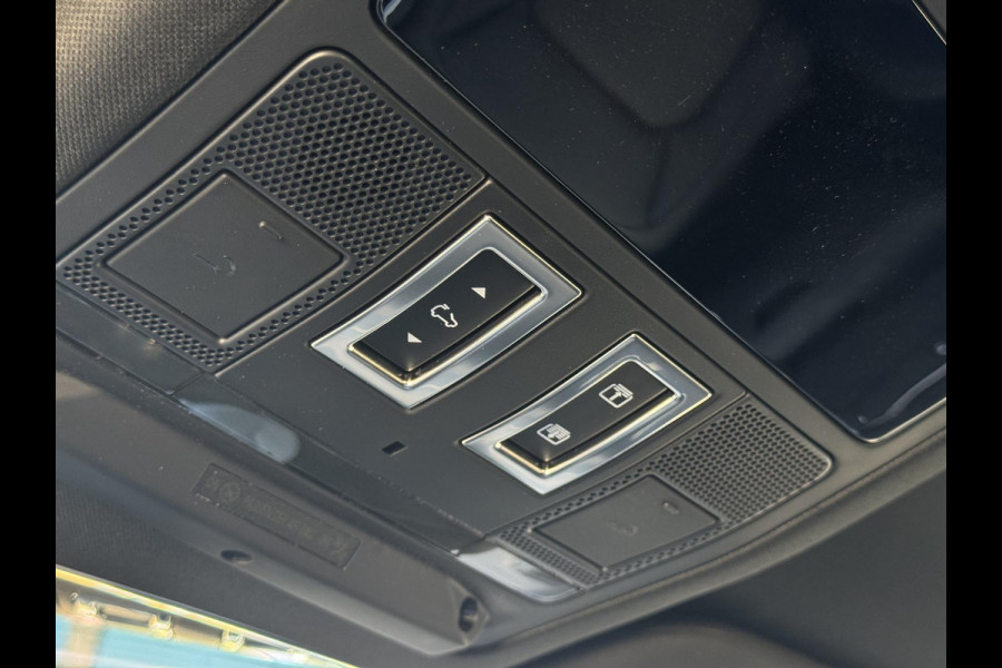 Land Rover Defender P300e 110 S Heritage Customs