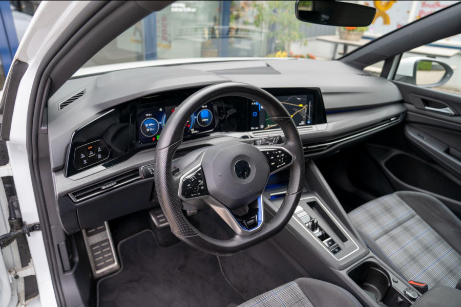 Volkswagen Golf 1.4 eHybrid GTE | Prijs rijklaar incl. 12 mnd garantie |Navi Rode remklauwen Carplay Ledverlichting