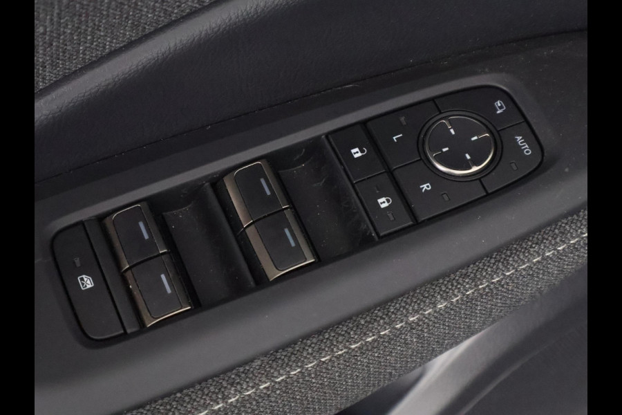 Lexus LBX Business Line Pro 2WD | Dodehoek detectie | Stuur- & Stoelverwarming | Navigatie | Parkeersensoren