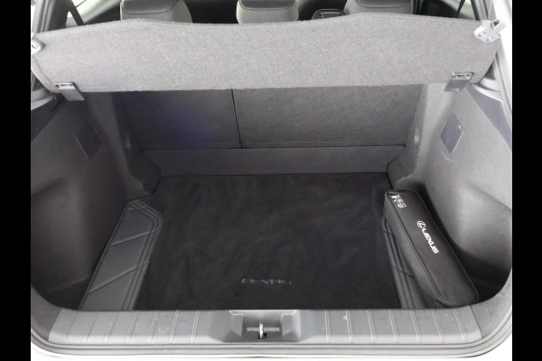Lexus LBX Business Line Pro 2WD | Dodehoek detectie | Stuur- & Stoelverwarming | Navigatie | Parkeersensoren