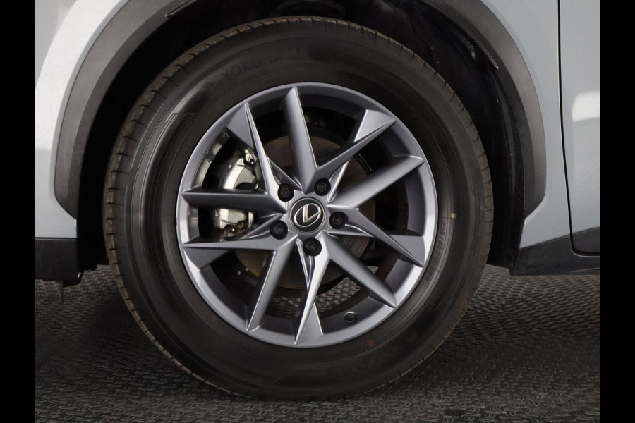 Lexus LBX Business Line Pro 2WD | Dodehoek detectie | Stuur- & Stoelverwarming | Navigatie | Parkeersensoren