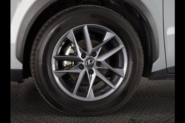 Lexus LBX Business Line Pro 2WD | Dodehoek detectie | Stuur- & Stoelverwarming | Navigatie | Parkeersensoren