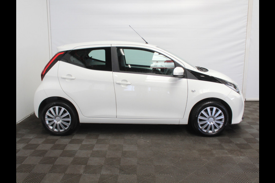 Toyota Aygo 1.0 VVT-i x-play CARPLAY | AIRCO | LED | CAMERA | STB | ISOFIX
