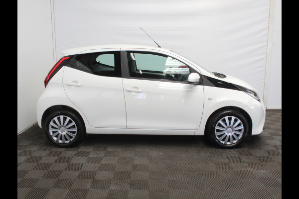 Toyota Aygo 1.0 VVT-i x-play CARPLAY | AIRCO | LED | CAMERA | STB | ISOFIX