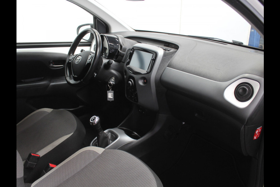 Toyota Aygo 1.0 VVT-i x-play CARPLAY | AIRCO | LED | CAMERA | STB | ISOFIX