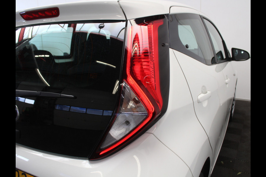 Toyota Aygo 1.0 VVT-i x-play CARPLAY | AIRCO | LED | CAMERA | STB | ISOFIX