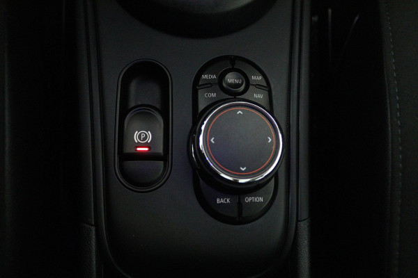MINI Countryman 1.5 Cooper Chili (PANORAMADAK, STOELVERWARMING, ACHTERUITRIJCAMERA, CRUISE CONTROL, SFEER, HEAD-UP DISPLAY)