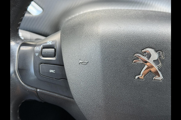 Peugeot 2008 1.2 PureTech Blue Lion 110pk,Trekhaak,2e Eigenaar,Navi,Automaat,Airco,Cruise,Lm velgen,Apk tot 03-2026