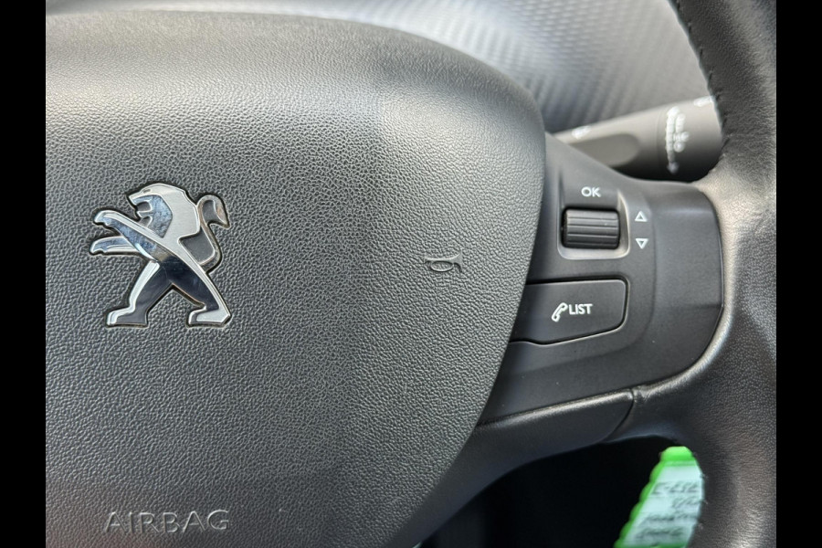 Peugeot 2008 1.2 PureTech Blue Lion 110pk,Trekhaak,2e Eigenaar,Navi,Automaat,Airco,Cruise,Lm velgen,Apk tot 03-2026