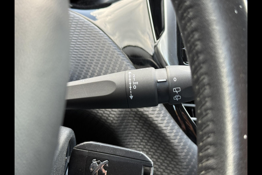 Peugeot 2008 1.2 PureTech Blue Lion 110pk,Trekhaak,2e Eigenaar,Navi,Automaat,Airco,Cruise,Lm velgen,Apk tot 03-2026