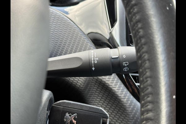 Peugeot 2008 1.2 PureTech Blue Lion 110pk,Trekhaak,2e Eigenaar,Navi,Automaat,Airco,Cruise,Lm velgen,Apk tot 03-2026