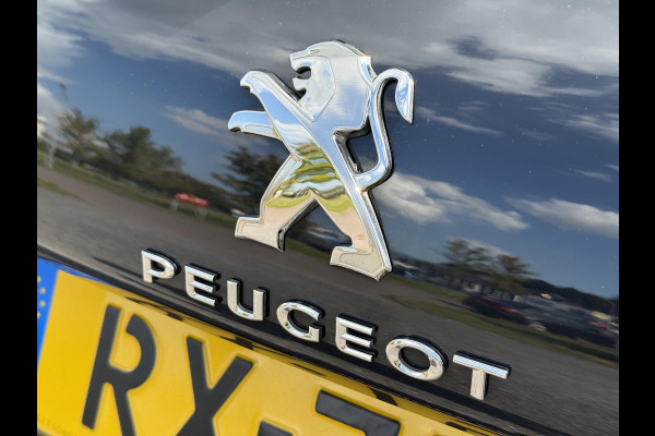 Peugeot 2008 1.2 PureTech Blue Lion 110pk,Trekhaak,2e Eigenaar,Navi,Automaat,Airco,Cruise,Lm velgen,Apk tot 03-2026