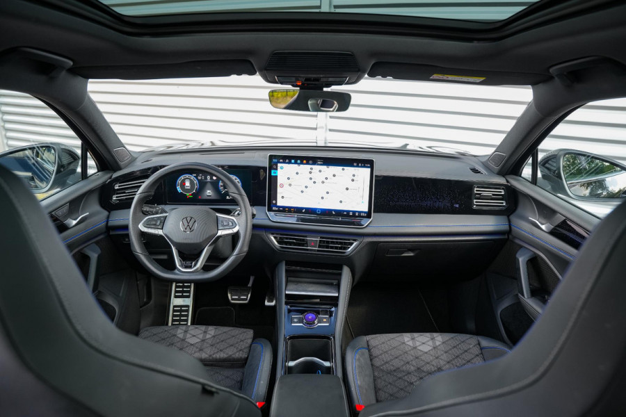 Volkswagen Tiguan 1.5 eTSI R-Line Business Panoramadak Ambient IQ Light Harman/Kardon Sportstoelen HeadUp