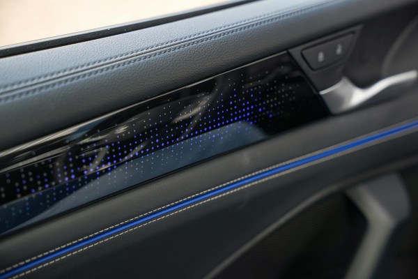 Volkswagen Tiguan 1.5 eTSI R-Line Business Panoramadak Ambient IQ Light Harman/Kardon Sportstoelen HeadUp