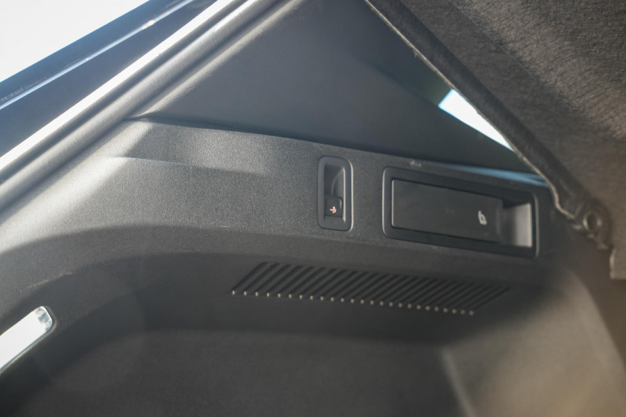 Volkswagen Tiguan 1.5 eTSI R-Line Business Panoramadak Ambient IQ Light Harman/Kardon Sportstoelen HeadUp