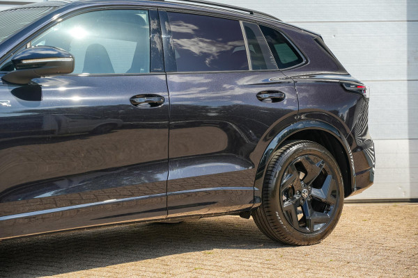 Volkswagen Tiguan 1.5 eTSI R-Line Business Panoramadak Ambient IQ Light Harman/Kardon Sportstoelen HeadUp