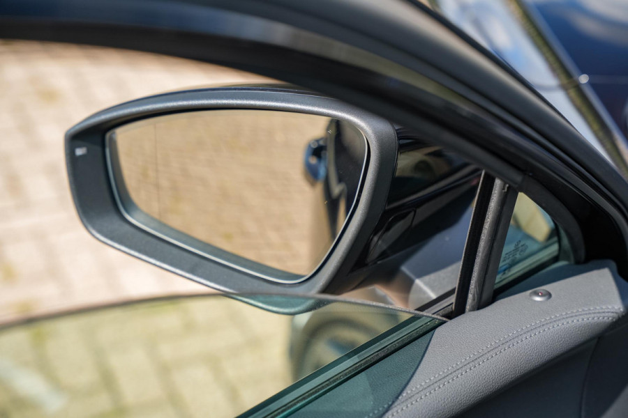 Volkswagen Tiguan 1.5 eTSI R-Line Business Panoramadak Ambient IQ Light Harman/Kardon Sportstoelen HeadUp