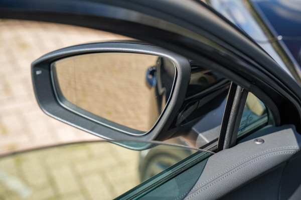 Volkswagen Tiguan 1.5 eTSI R-Line Business Panoramadak Ambient IQ Light Harman/Kardon Sportstoelen HeadUp