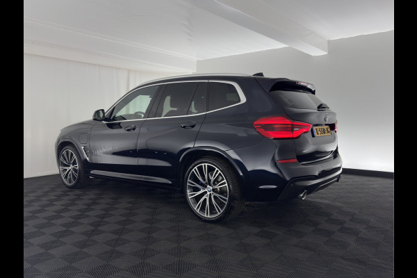 BMW X3 xDrive30e eDrive Edition M-Sportpack (INCL-BTW) *LUXURY-LEATHER | FULL-LED | DIGI-COCKPIT | HIFI-SOUND | CARPLAY | DAB+ | HEATED-SPORTSEATS | AMBIENT-LIGHT | TOWBAR  | PRIVACY-GLASS | CARPLAY | SHIFT-PADDLES |  21''ALU*