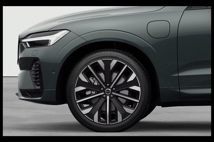 Volvo XC60 T6 350PK AWD Ultra Dark / Luchtvering / 360 Camera / Head Up Display / Panorama Dak / 21'' LM Velgen /