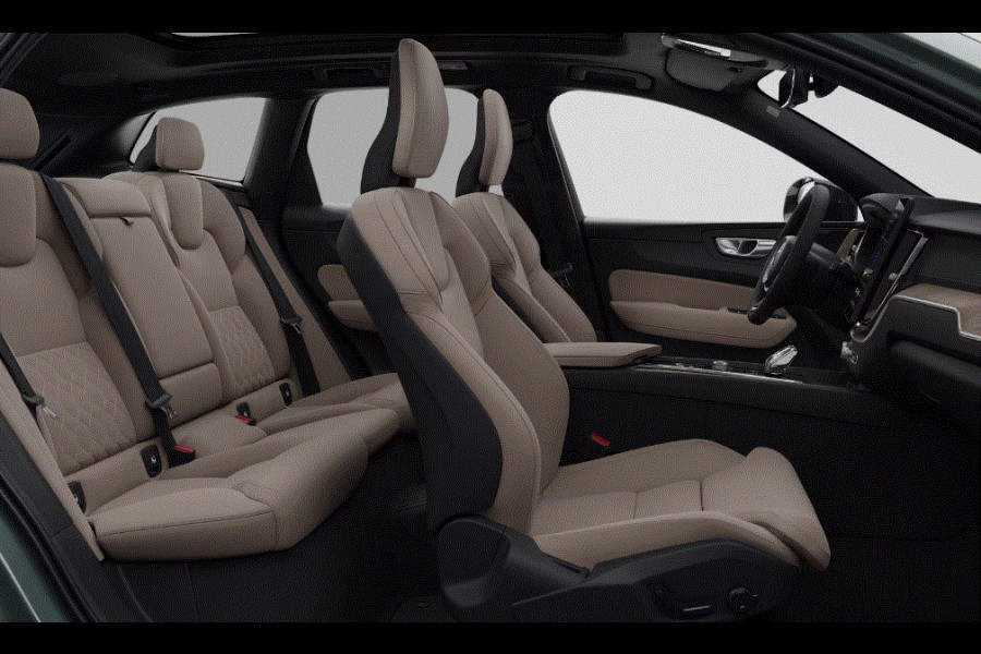 Volvo XC60 T6 350PK AWD Ultra Dark / Luchtvering / 360 Camera / Head Up Display / Panorama Dak / 21'' LM Velgen /
