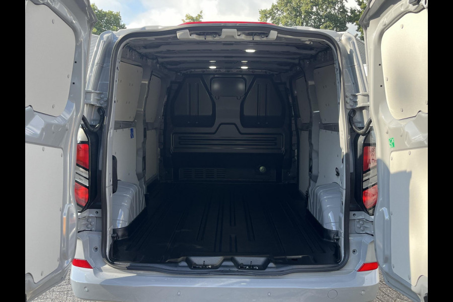 Ford Transit Custom 320 2.5 PHEV L2H1 Limited | 0,99% Renteactie | SCI | 233pk | Driver Assistance pack Premium | Wegklapbare Trekhaak | Verwarmd Stuurwiel | 17 inch Licht metalen Velgen | B&O Speakers