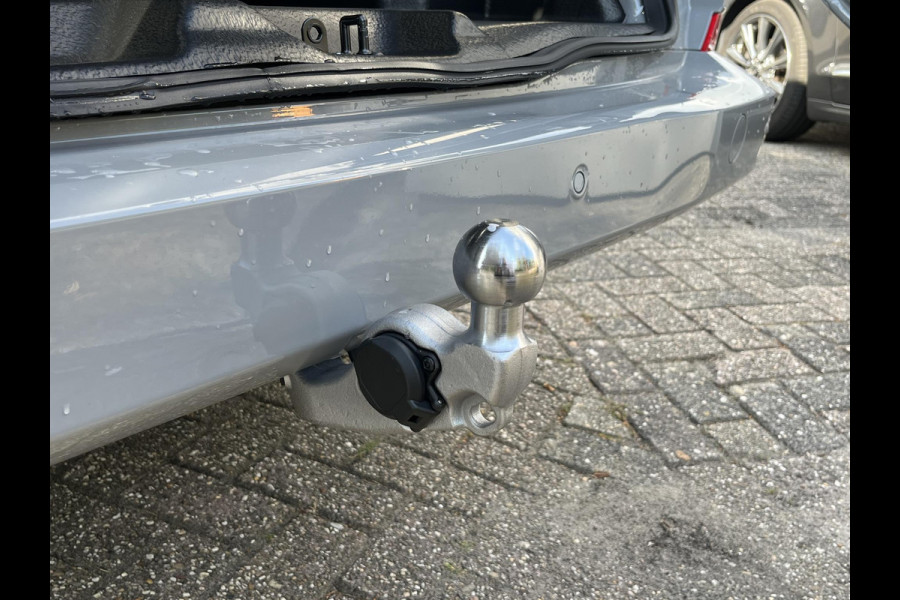 Ford Transit Custom 320 2.5 PHEV L2H1 Limited | 0,99% Renteactie | SCI | 233pk | Driver Assistance pack Premium | Wegklapbare Trekhaak | Verwarmd Stuurwiel | 17 inch Licht metalen Velgen | B&O Speakers
