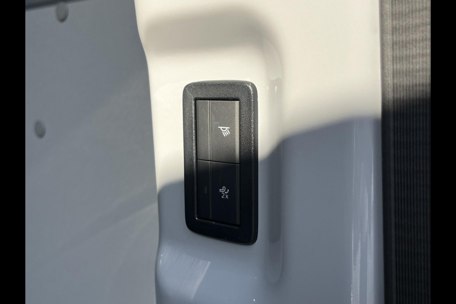 Ford Transit Custom 320 2.5 PHEV L2H1 Limited | 0,99% Renteactie | SCI | 233pk | Driver Assistance pack Premium | Wegklapbare Trekhaak | Verwarmd Stuurwiel | 17 inch Licht metalen Velgen | B&O Speakers