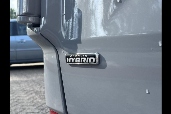 Ford Transit Custom 320 2.5 PHEV L2H1 Limited | 0,99% Renteactie | SCI | 233pk | Driver Assistance pack Premium | Wegklapbare Trekhaak | Verwarmd Stuurwiel | 17 inch Licht metalen Velgen | B&O Speakers