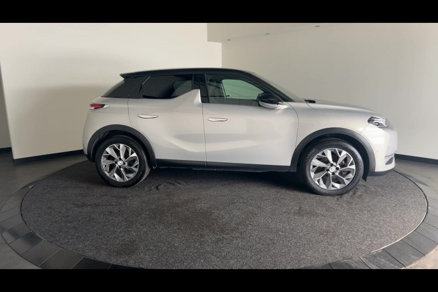 DS DS 3 Crossback E-Tense So Chic 50 kWh | Lederen Bekleding | Head Up Display | Zwart dak | SoH (batterijcheck) 90,8 % score!