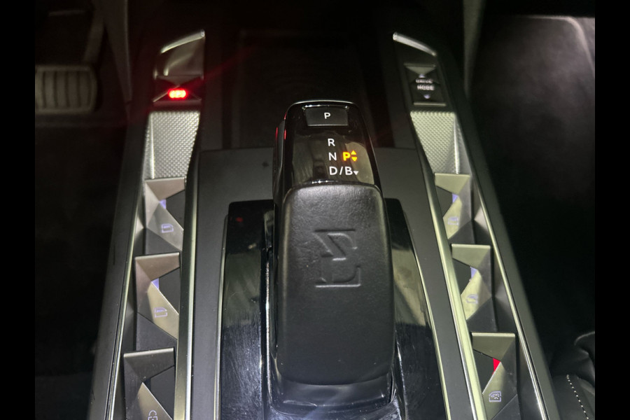 DS DS 3 Crossback E-Tense So Chic 50 kWh | Lederen Bekleding | Head Up Display | Zwart dak | SoH (batterijcheck) 90,8 % score!