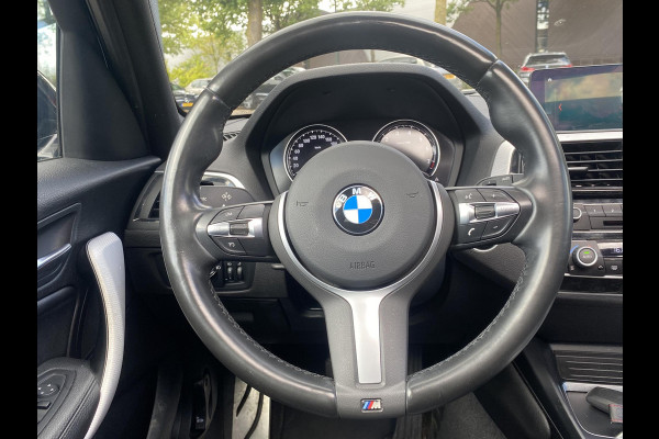 BMW 1-serie 118i Edition M Sport Shadow High Executive VAN: 24.900,- VOOR: 20.877,- UW HERFSTVOORDEEL: 4.023,- ORIGINEEL NEDERLANDSE AUTO MET NAP | VOLLEDIG LEDER + STOELVERWARMING| SCHUIFDAK | APPLE CARPLAY | XENON | RIJKLAAR MET 12 MAANDEN BOVAG GARANTIE!