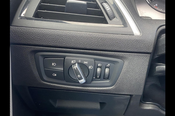 BMW 1-serie 118i Edition M Sport Shadow High Executive VAN: 24.900,- VOOR: 20.877,- UW HERFSTVOORDEEL: 4.023,- ORIGINEEL NEDERLANDSE AUTO MET NAP | VOLLEDIG LEDER + STOELVERWARMING| SCHUIFDAK | APPLE CARPLAY | XENON | RIJKLAAR MET 12 MAANDEN BOVAG GARANTIE!