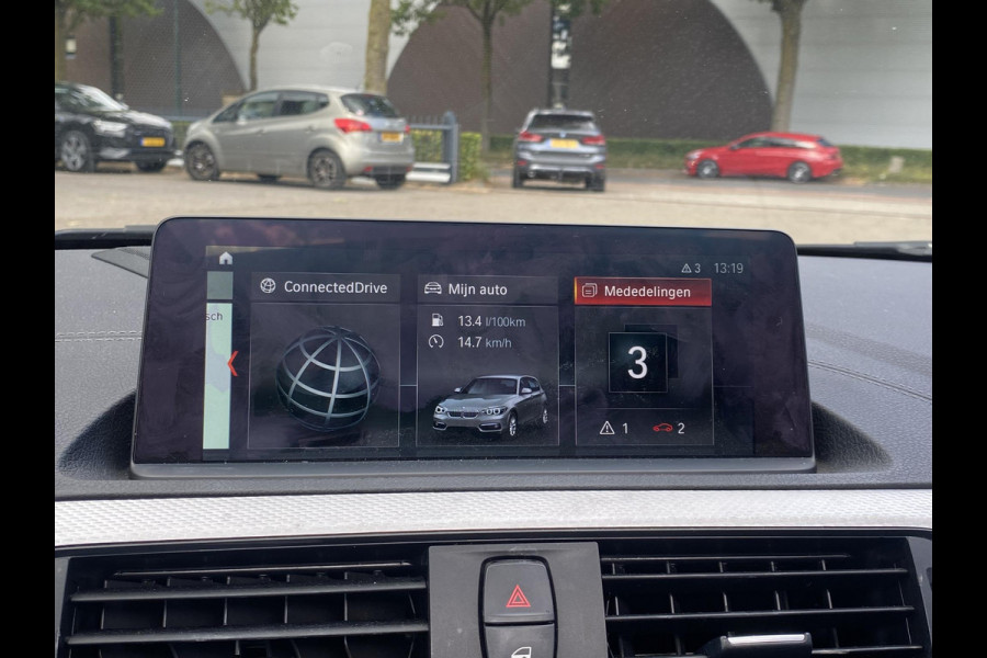 BMW 1-serie 118i Edition M Sport Shadow High Executive VAN: 24.900,- VOOR: 20.877,- UW HERFSTVOORDEEL: 4.023,- ORIGINEEL NEDERLANDSE AUTO MET NAP | VOLLEDIG LEDER + STOELVERWARMING| SCHUIFDAK | APPLE CARPLAY | XENON | RIJKLAAR MET 12 MAANDEN BOVAG GARANTIE!