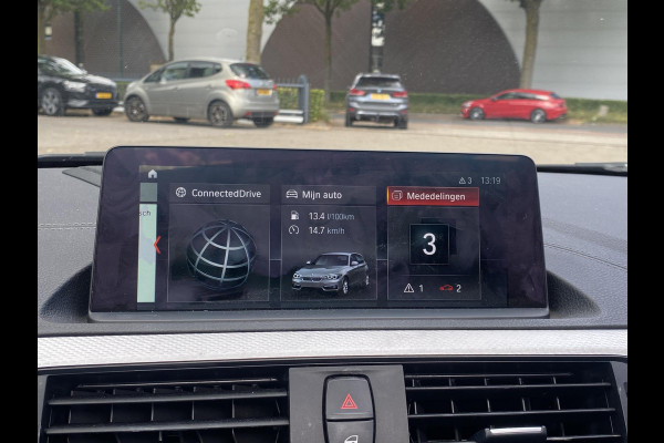 BMW 1-serie 118i Edition M Sport Shadow High Executive VAN: 24.900,- VOOR: 20.877,- UW HERFSTVOORDEEL: 4.023,- ORIGINEEL NEDERLANDSE AUTO MET NAP | VOLLEDIG LEDER + STOELVERWARMING| SCHUIFDAK | APPLE CARPLAY | XENON | RIJKLAAR MET 12 MAANDEN BOVAG GARANTIE!