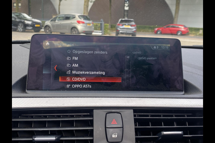 BMW 1-serie 118i Edition M Sport Shadow High Executive VAN: 24.900,- VOOR: 20.877,- UW HERFSTVOORDEEL: 4.023,- ORIGINEEL NEDERLANDSE AUTO MET NAP | VOLLEDIG LEDER + STOELVERWARMING| SCHUIFDAK | APPLE CARPLAY | XENON | RIJKLAAR MET 12 MAANDEN BOVAG GARANTIE!