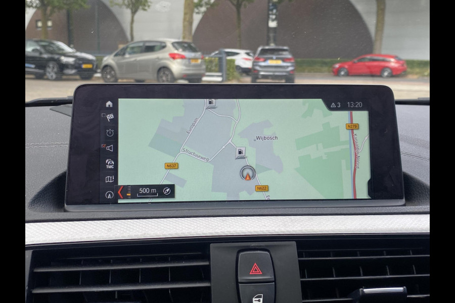 BMW 1-serie 118i Edition M Sport Shadow High Executive VAN: 24.900,- VOOR: 20.877,- UW HERFSTVOORDEEL: 4.023,- ORIGINEEL NEDERLANDSE AUTO MET NAP | VOLLEDIG LEDER + STOELVERWARMING| SCHUIFDAK | APPLE CARPLAY | XENON | RIJKLAAR MET 12 MAANDEN BOVAG GARANTIE!