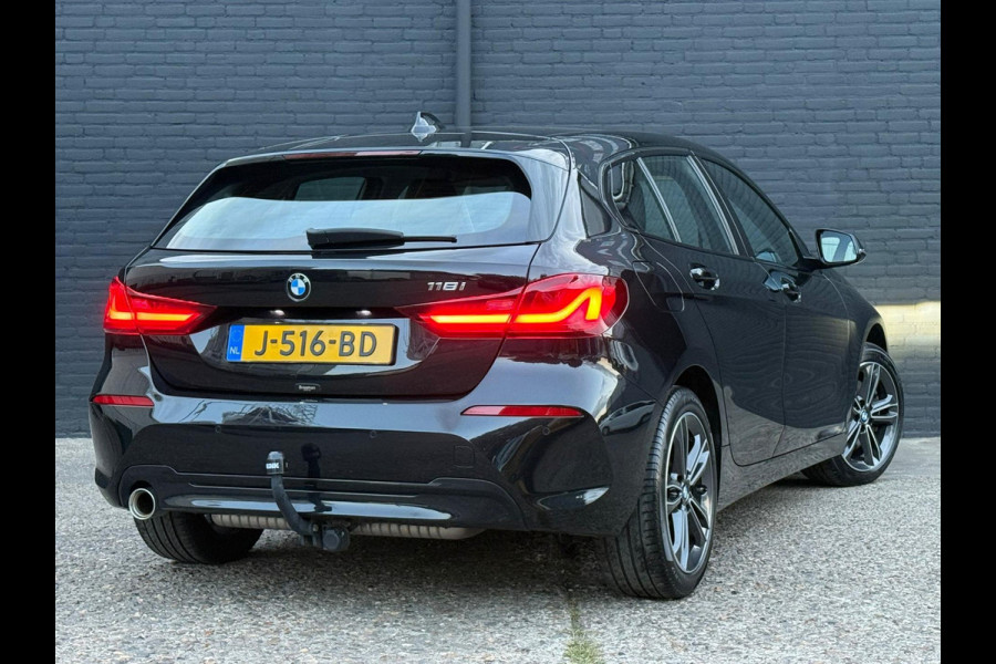BMW 1-serie 118i Executive Edition | M SPORT | CARPLAY | LEER | MULTI STUUR | TREKHAAK