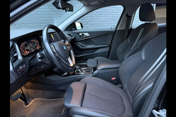 BMW 1-serie 118i Executive Edition | M SPORT | CARPLAY | LEER | MULTI STUUR | TREKHAAK
