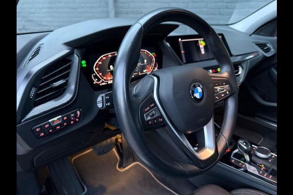 BMW 1-serie 118i Executive Edition | M SPORT | CARPLAY | LEER | MULTI STUUR | TREKHAAK
