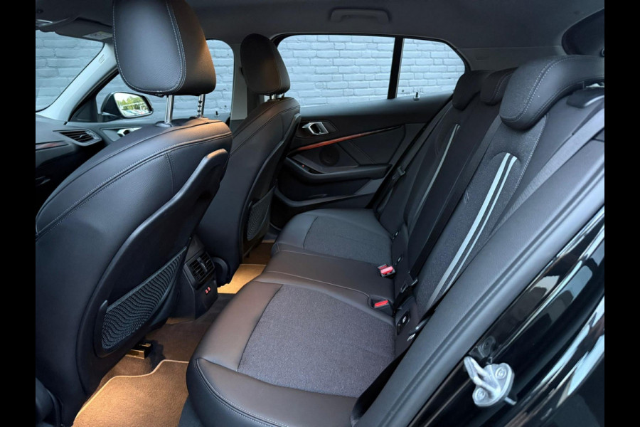 BMW 1-serie 118i Executive Edition | M SPORT | CARPLAY | LEER | MULTI STUUR | TREKHAAK