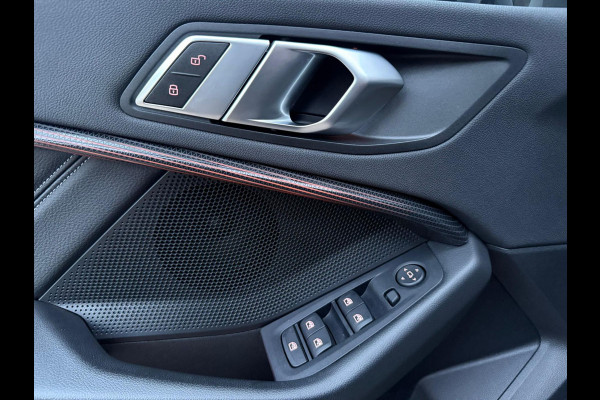 BMW 1-serie 118i Executive Edition | M SPORT | CARPLAY | LEER | MULTI STUUR | TREKHAAK
